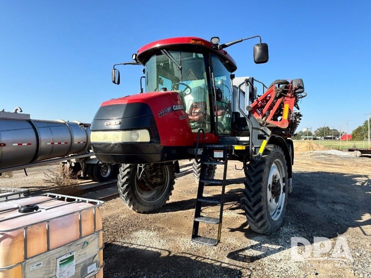 2015-case-ih-patriot-4440-image-2