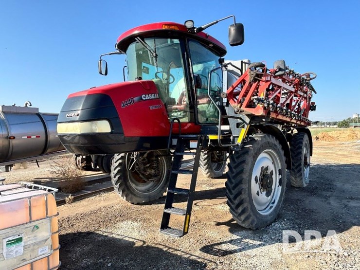 2015-case-ih-patriot-4440-image-19
