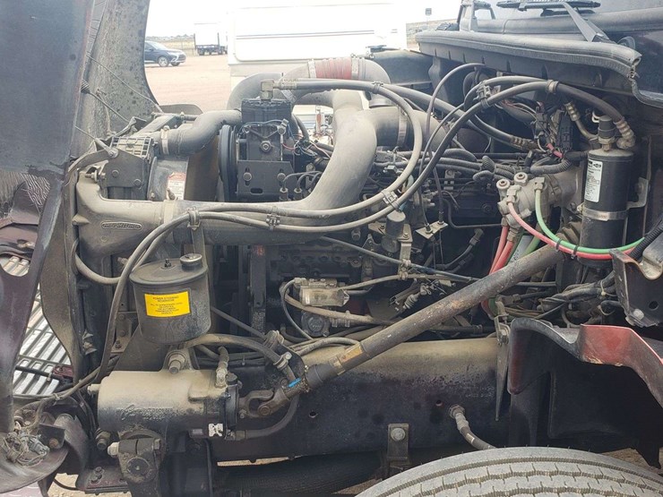 1995-freightliner-fl80-image-17