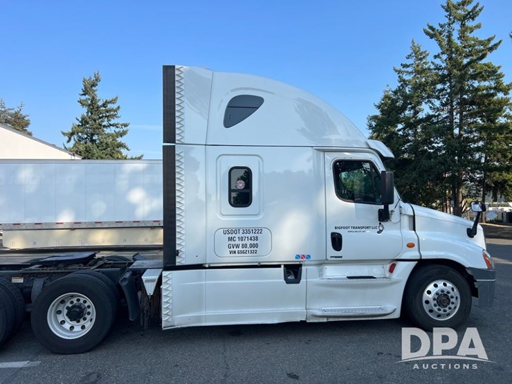 2016-freightliner-tr-125-semi-(ls0419,-unit-884)-image-12
