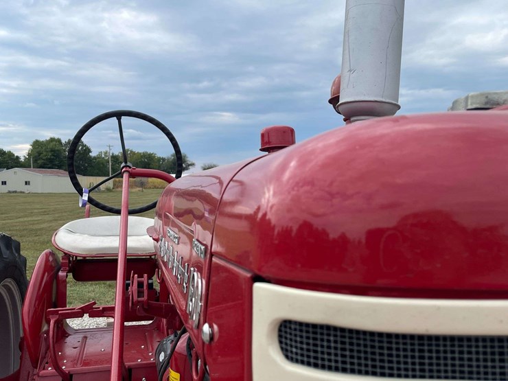 farmall-130-image-12