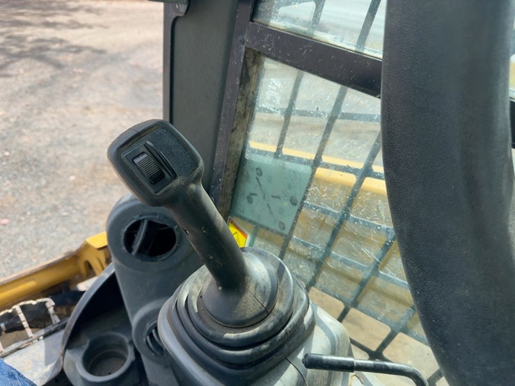 2019-caterpillar-259d-image-19