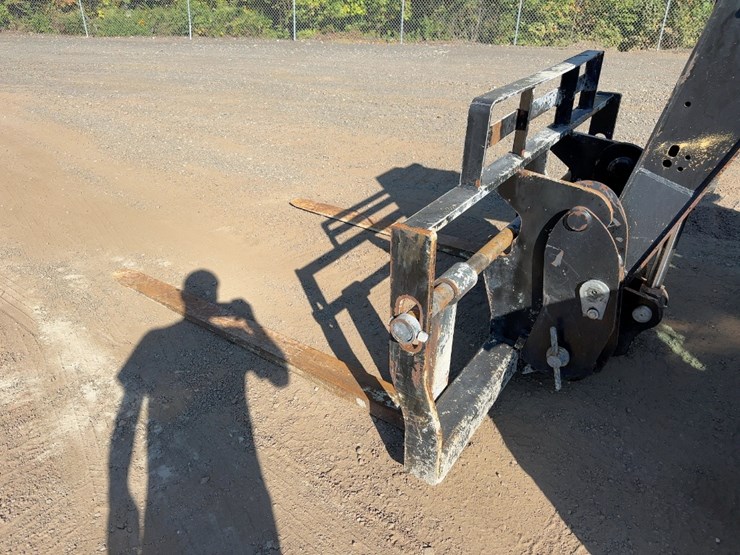 2014-caterpillar-tl642c-image-10