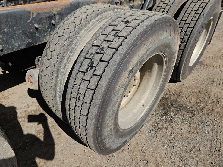 2001-kenworth-t800-image-19