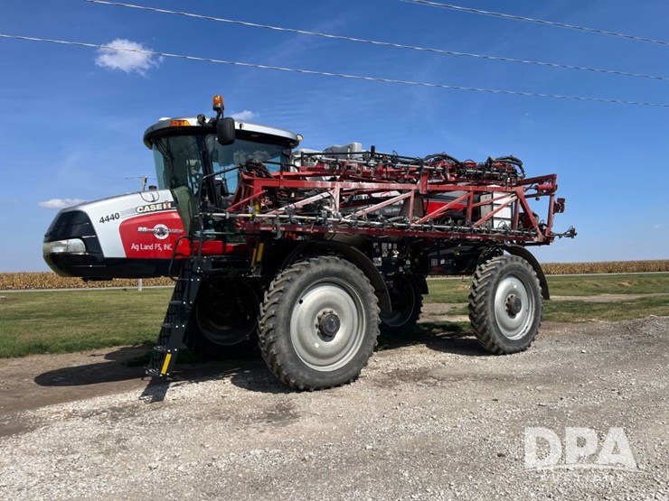2017-case-ih-patriot-4440-image-19