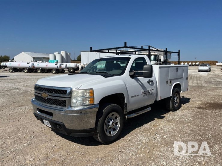2011-chevrolet-3500hd-image-1