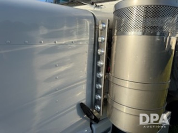 2013-peterbilt-389-truck-(jm627)-image-129