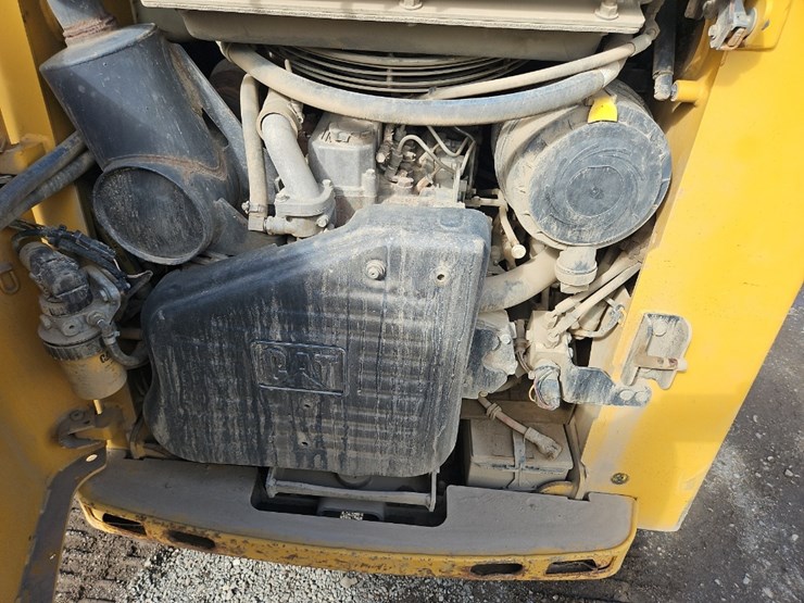 2011-caterpillar-257b3-image-15