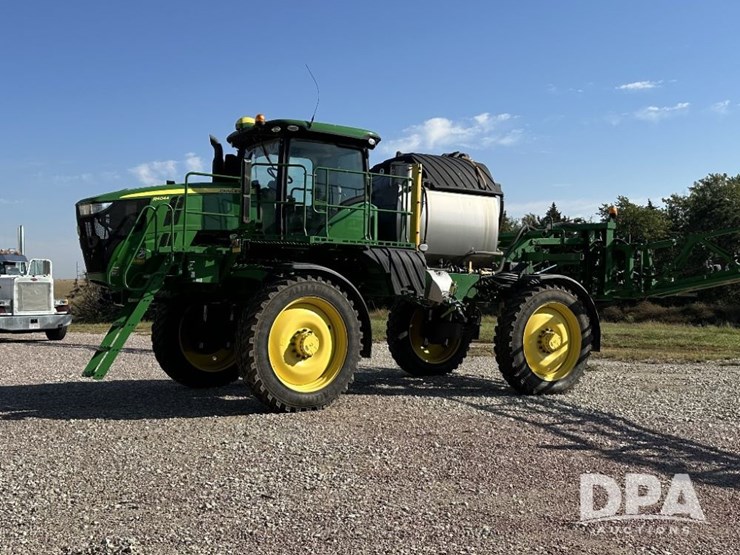 2021-john-deere-r4044-image-1