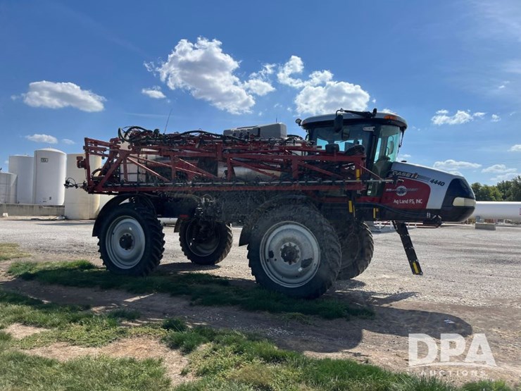 2017-case-ih-patriot-4440-image-6