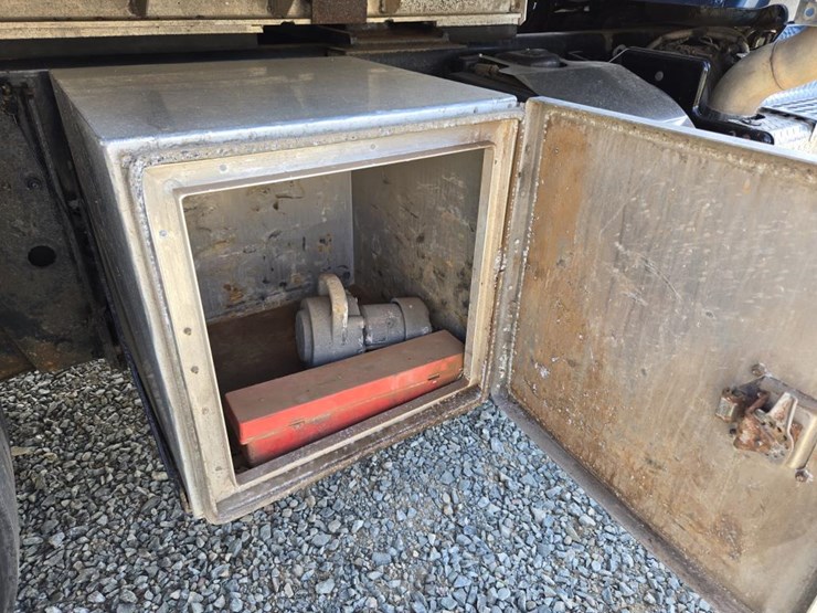 2017-kenworth-t880-image-35