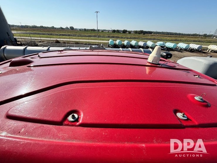 2015-case-ih-patriot-4440-image-96