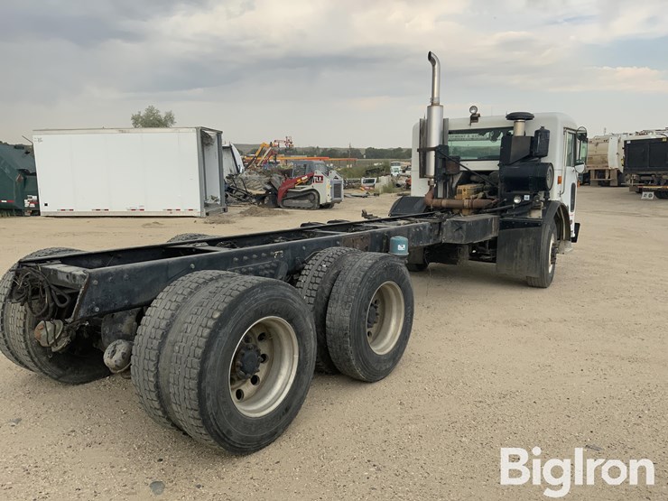 2004-peterbilt-320-image-5