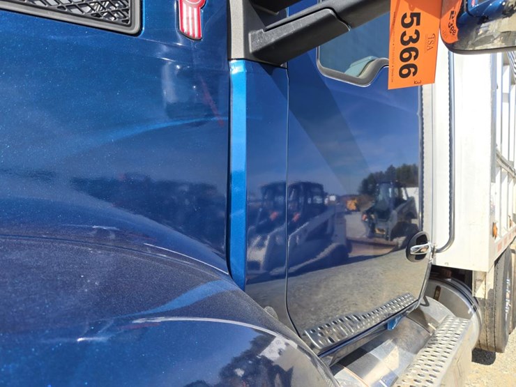 2017-kenworth-t880-image-15