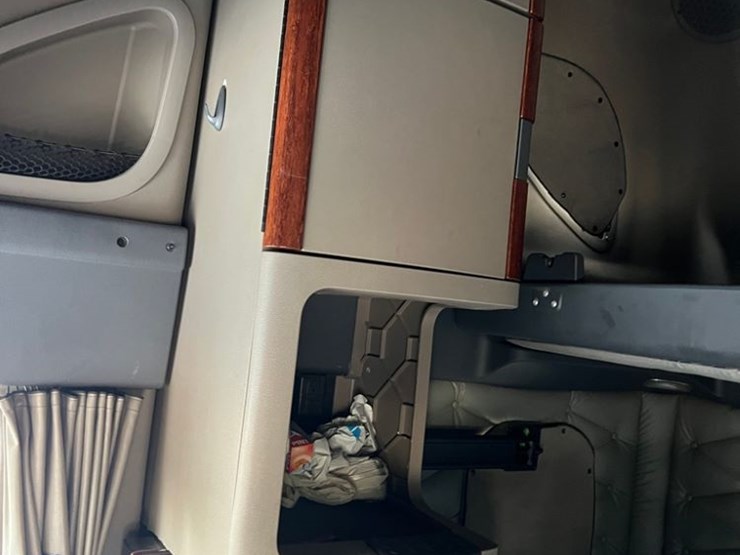 2016-freightliner-tr-125-semi-(ls0419,-unit-884)-image-27