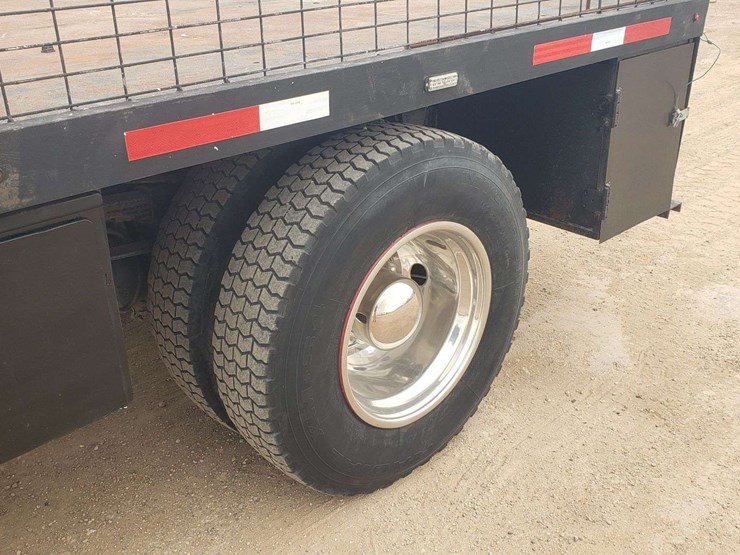 1995-freightliner-fl80-image-22