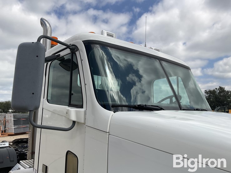 2006-freightliner-columbia-120-image-17