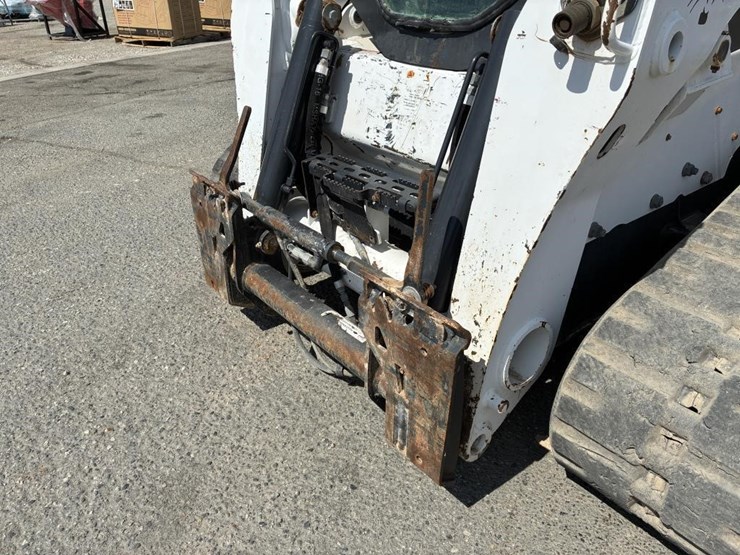 2022-bobcat-t870-image-5