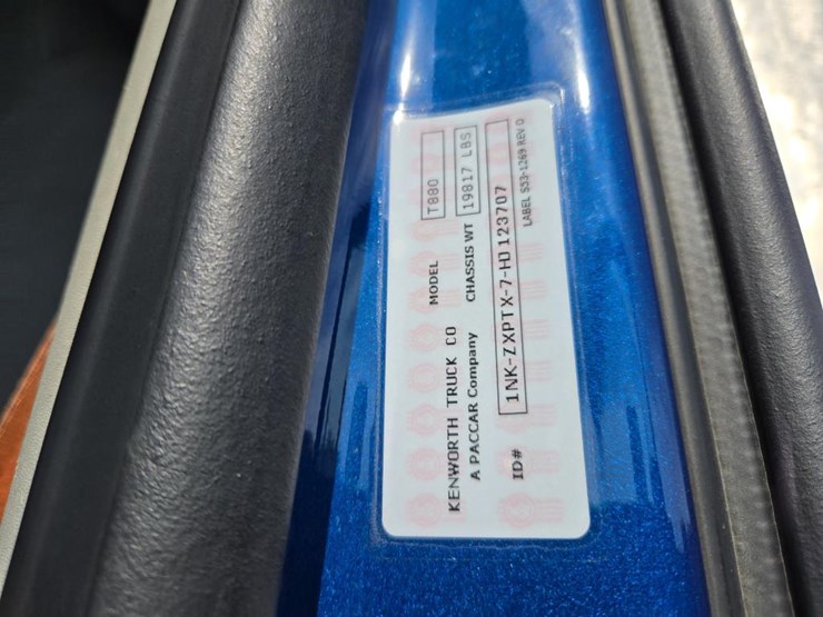 2017-kenworth-t880-image-96