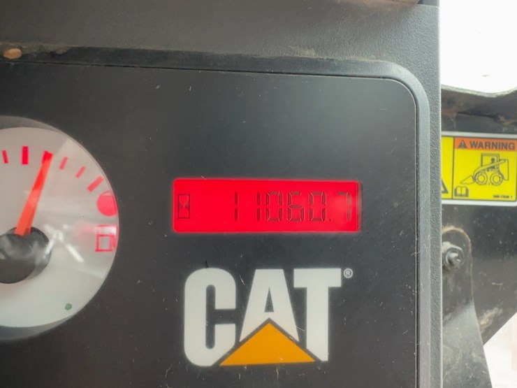 2012-caterpillar-262c2-image-23