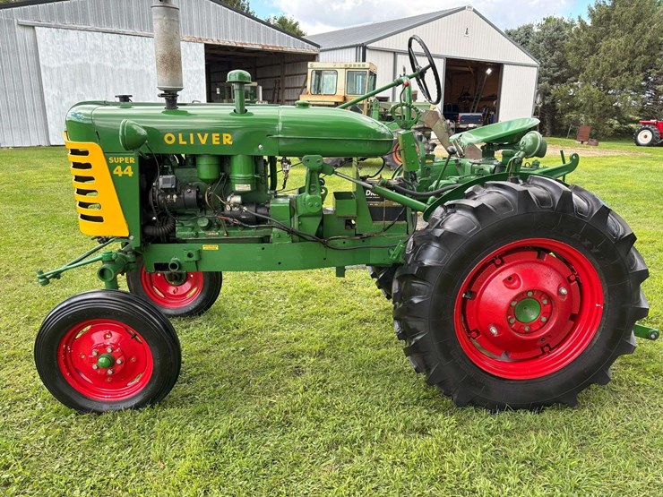 1957-oliver-super-44-image-2