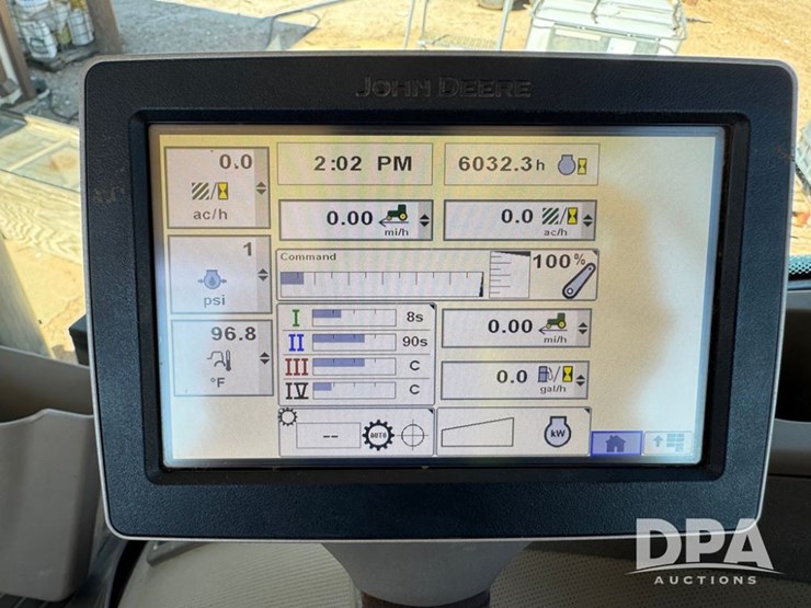 2013-john-deere-8310r-image-22
