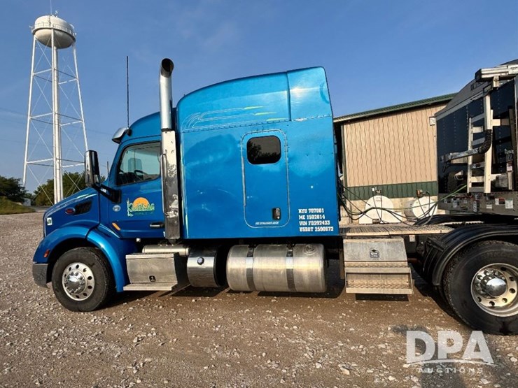 2015-peterbilt-579-image-13