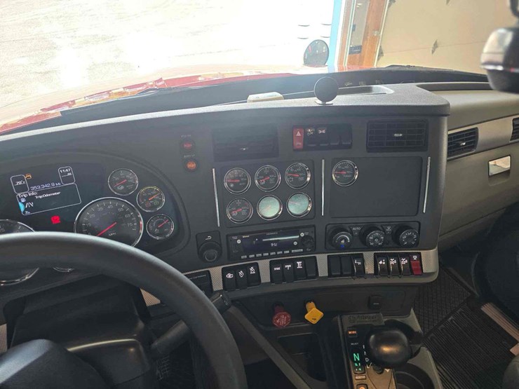 2021-kenworth-t880-image-34