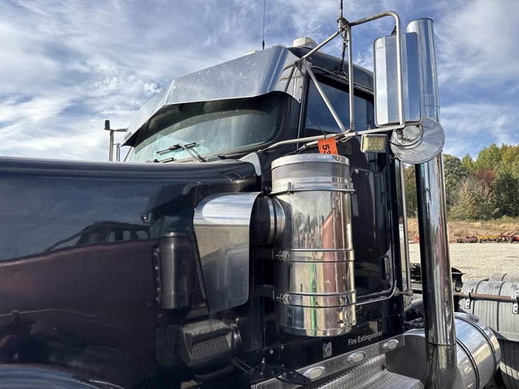 2009-kenworth-w900-image-25