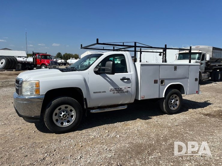 2011-chevrolet-3500hd-image-16
