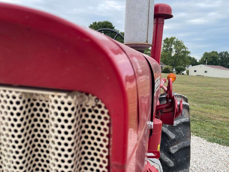 farmall-140-image-12