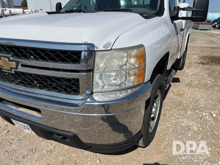 2011-chevrolet-3500hd-image-21