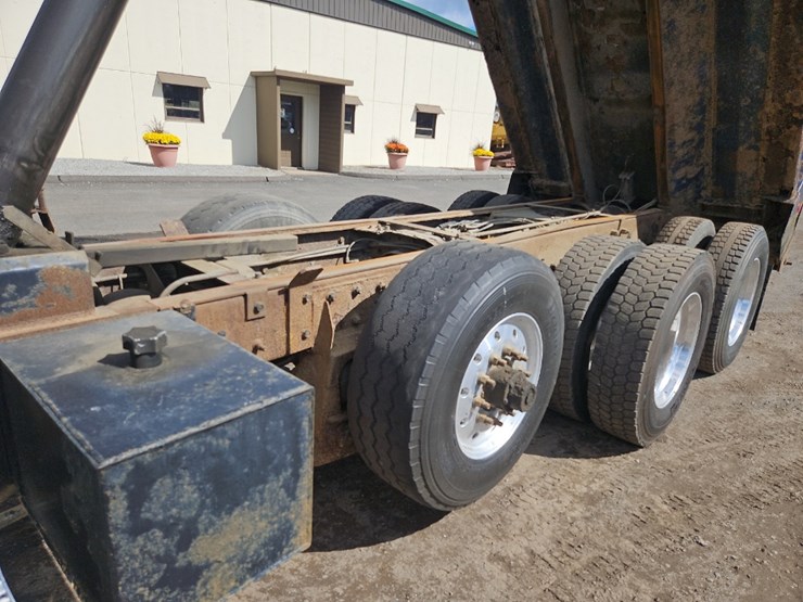 2003-mack-granite-cv713-image-15