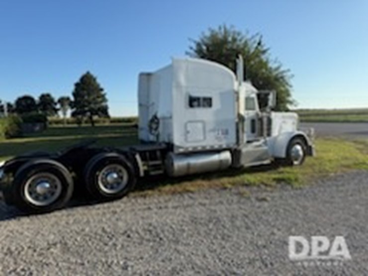 2013-peterbilt-389-truck-(jm627)-image-4