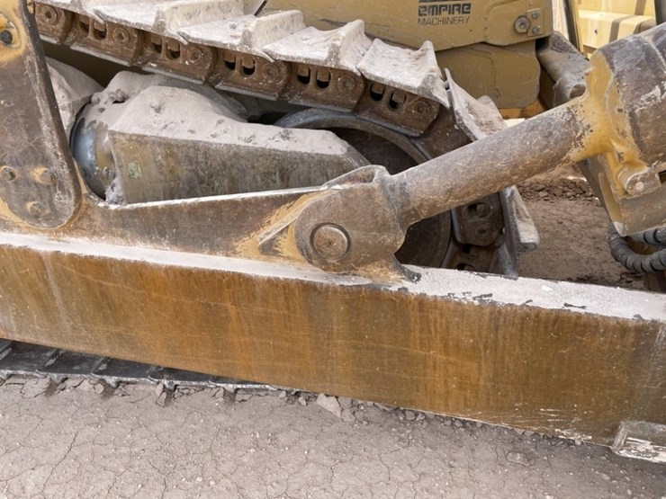 2019-caterpillar-d8t-image-17