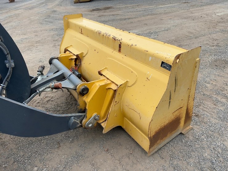 2021-deere-304l-image-11