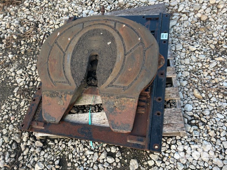5th-wheel-plate-(cp1124,-unit-3107-1)-image-2