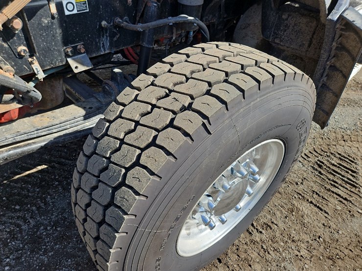 2016-kenworth-t880-image-14