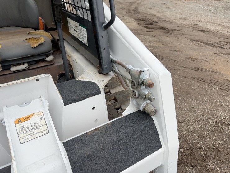 2006-bobcat-t140-image-18