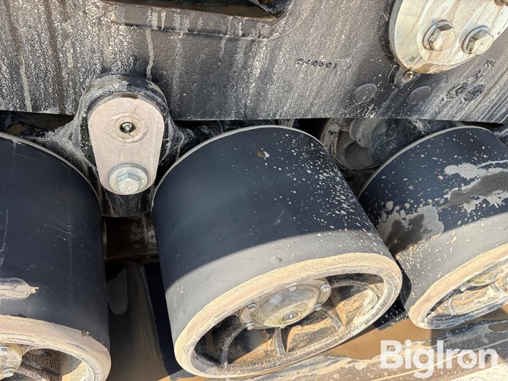 2024-kinze-1421-grain-cart-image-12