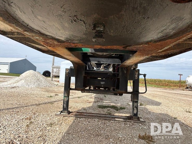 2012-behnke-dry-tender-trailer-(gp11554)-image-18