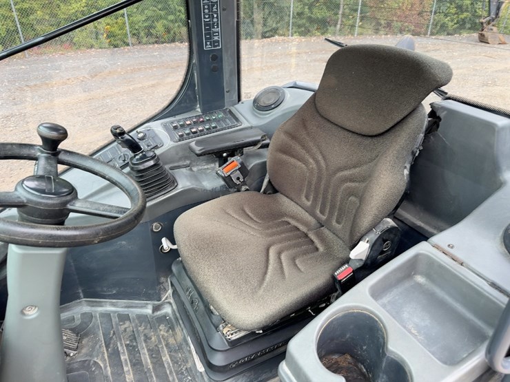 2021-deere-304l-image-21