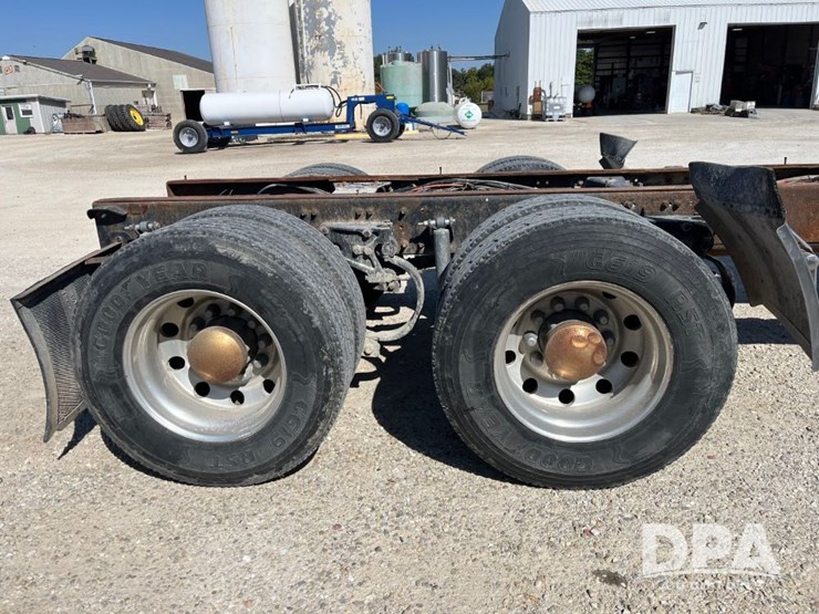 2007-peterbilt-386-image-30