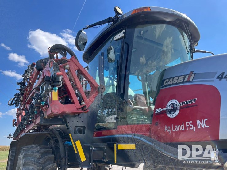 2017-case-ih-patriot-4440-image-24