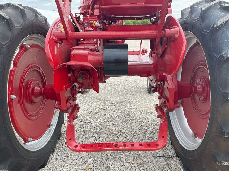 farmall-130-image-58