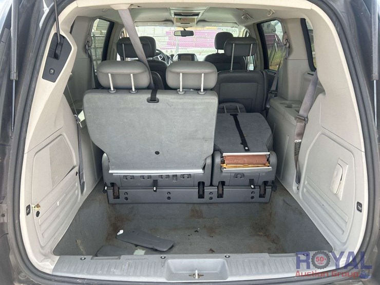 2008-chrysler-town-&-country-image-27