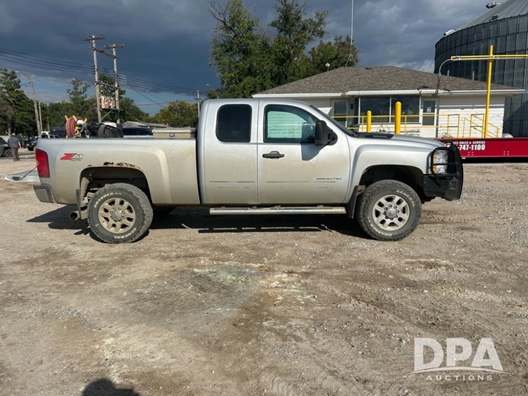 2012-chevrolet-2500hd-image-8