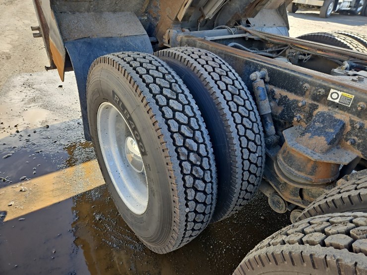 2016-kenworth-t880-image-26