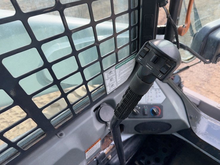 2017-bobcat-s650-image-17