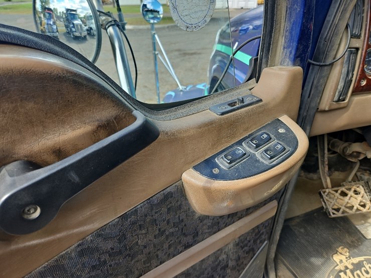 2003-mack-granite-cv713-image-35